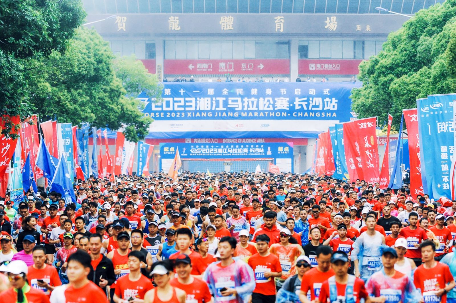 敢為人先·與湘江奔跑！戰(zhàn)馬2023湘江馬拉松賽長沙站圓滿落幕